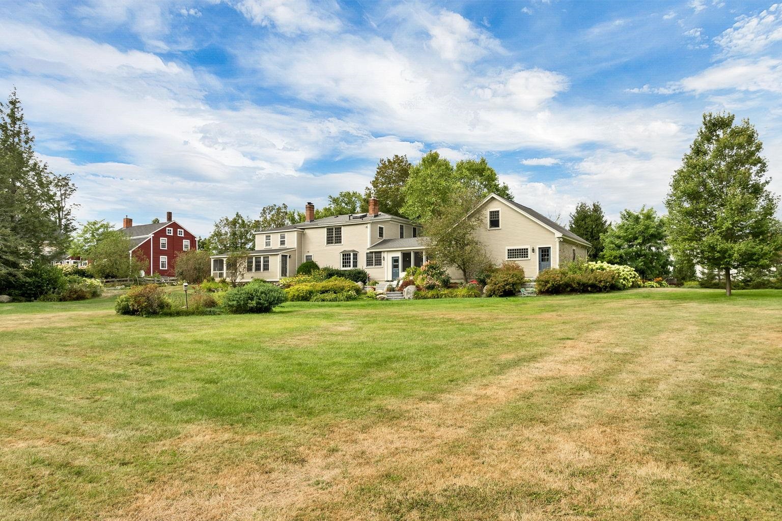 Dunbarton, New Hampshire 03046, United States, 4 Bedrooms Bedrooms, ,3 BathroomsBathrooms,Residential,Pending,204104