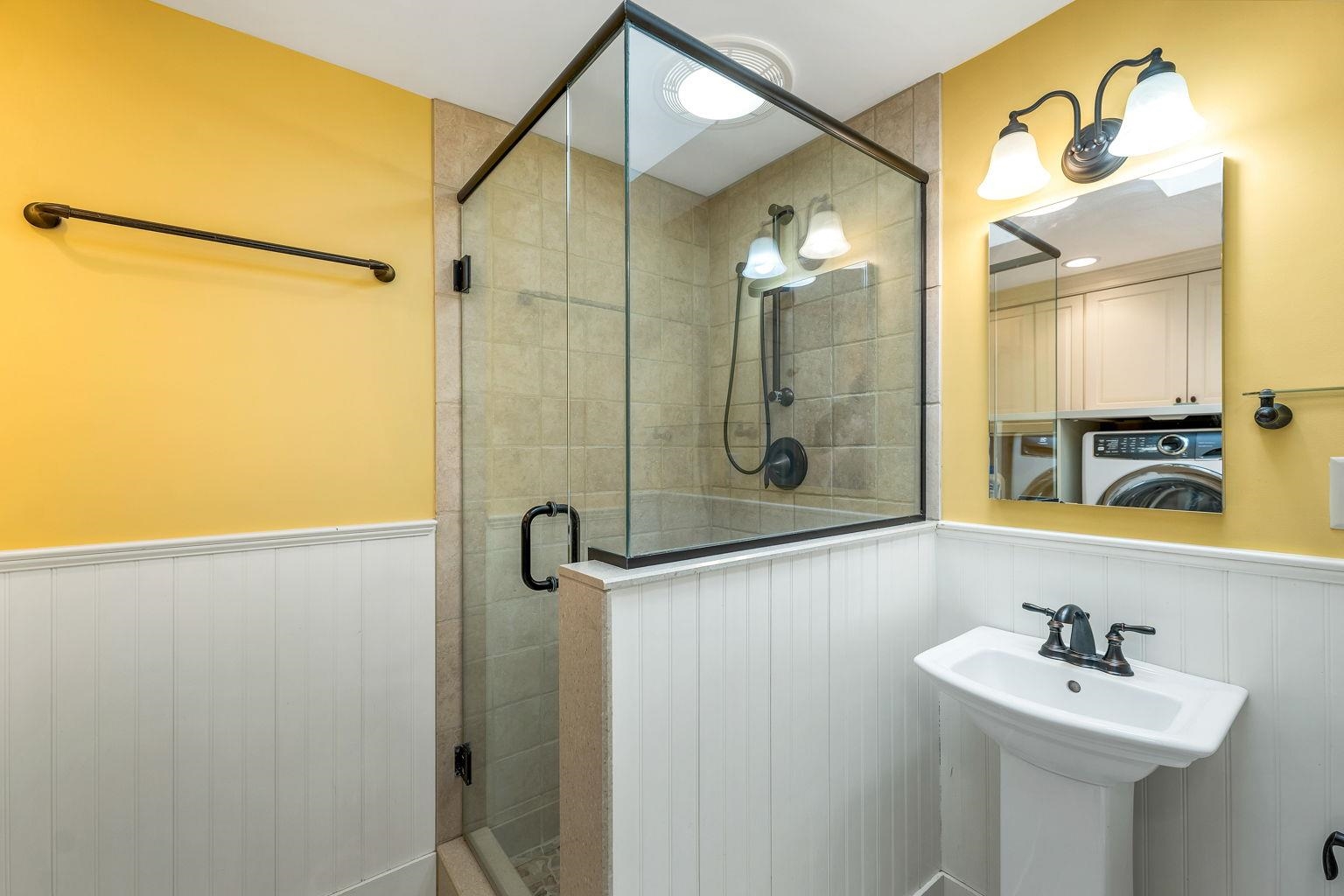 Dunbarton, New Hampshire 03046, United States, 4 Bedrooms Bedrooms, ,3 BathroomsBathrooms,Residential,Pending,204104