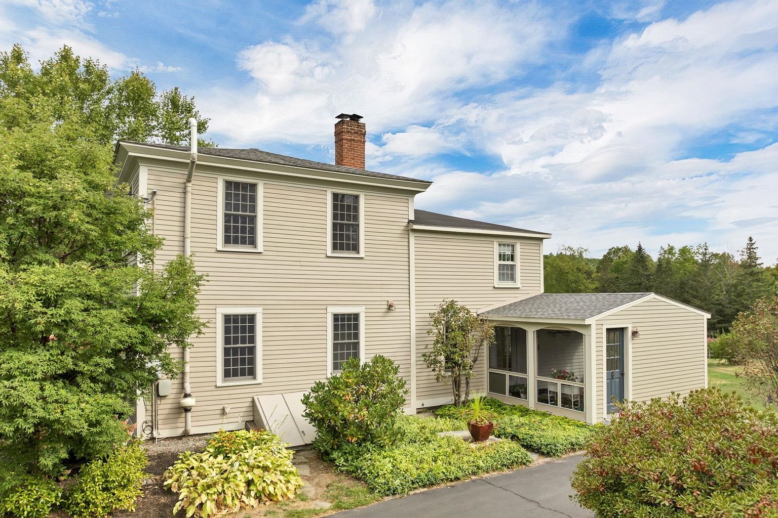 Dunbarton, New Hampshire 03046, United States, 4 Bedrooms Bedrooms, ,3 BathroomsBathrooms,Residential,Pending,204104