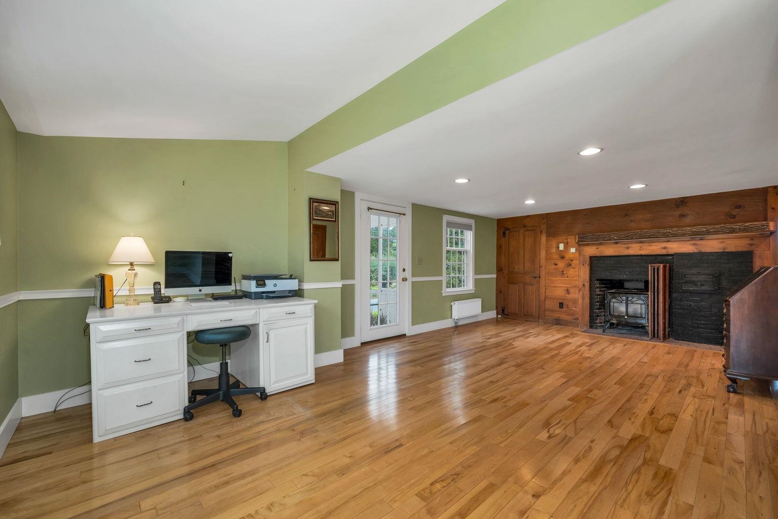 Dunbarton, New Hampshire 03046, United States, 4 Bedrooms Bedrooms, ,3 BathroomsBathrooms,Residential,Pending,204104