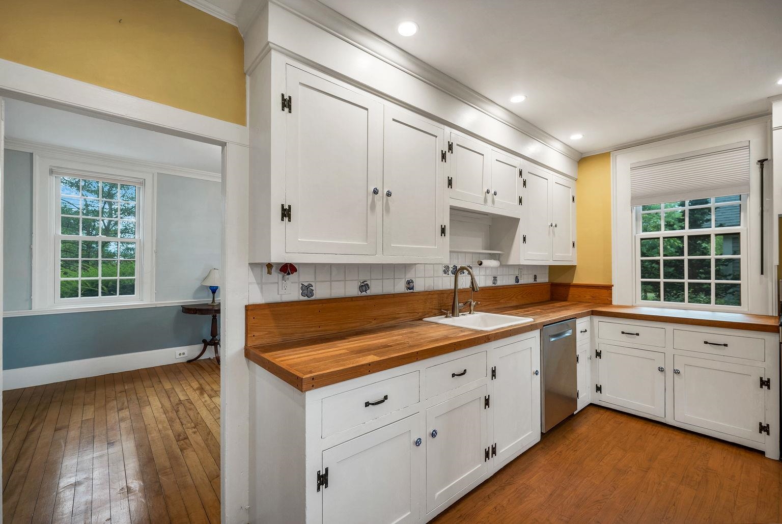 Dunbarton, New Hampshire 03046, United States, 4 Bedrooms Bedrooms, ,3 BathroomsBathrooms,Residential,Pending,204104