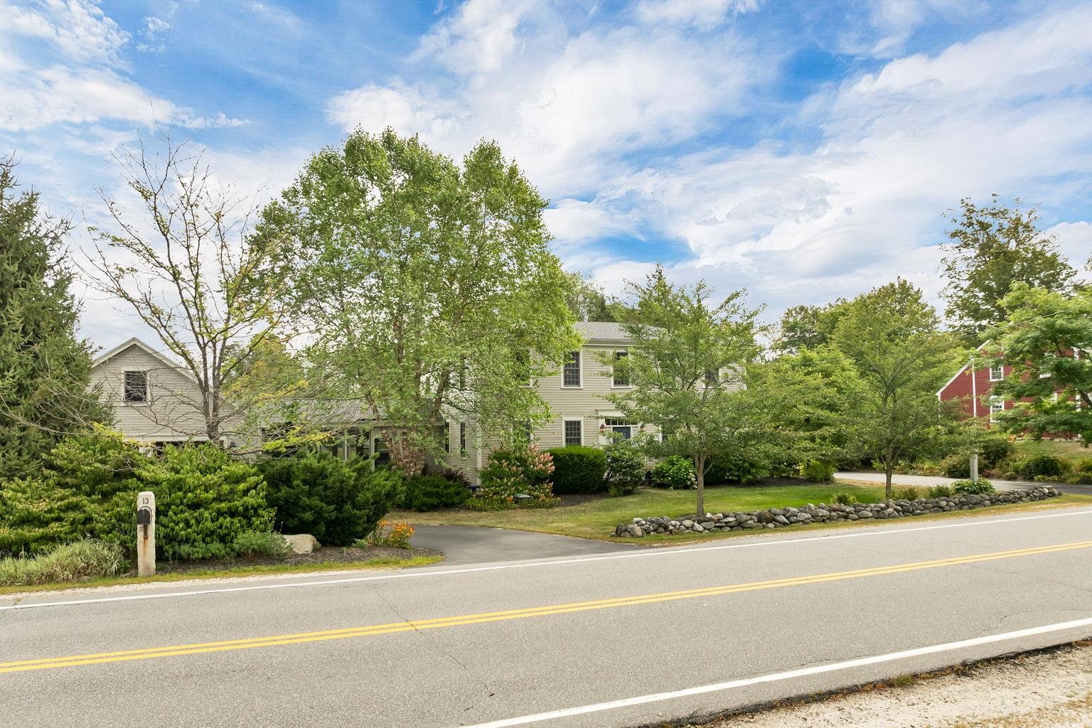 Dunbarton, New Hampshire 03046, United States, 4 Bedrooms Bedrooms, ,3 BathroomsBathrooms,Residential,Pending,204104