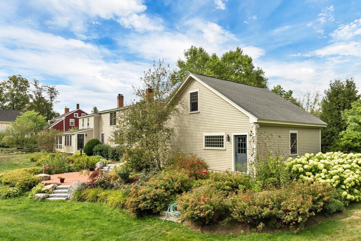 Dunbarton, New Hampshire 03046, United States, 4 Bedrooms Bedrooms, ,3 BathroomsBathrooms,Residential,Pending,204104