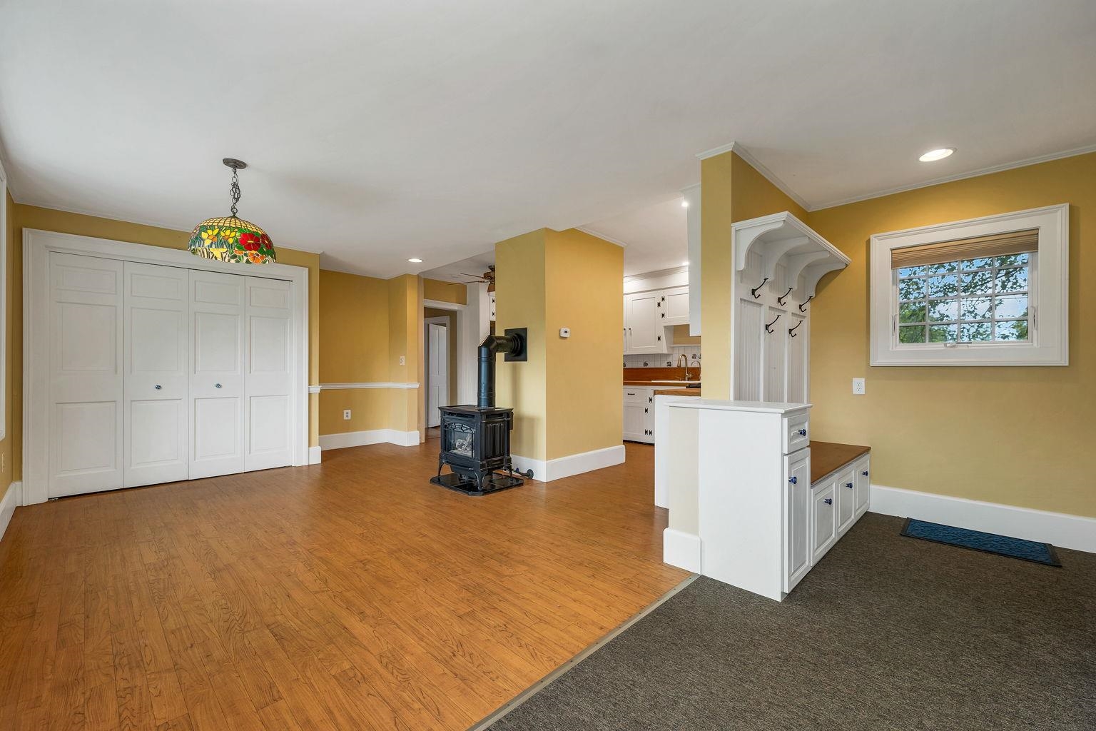 Dunbarton, New Hampshire 03046, United States, 4 Bedrooms Bedrooms, ,3 BathroomsBathrooms,Residential,Pending,204104