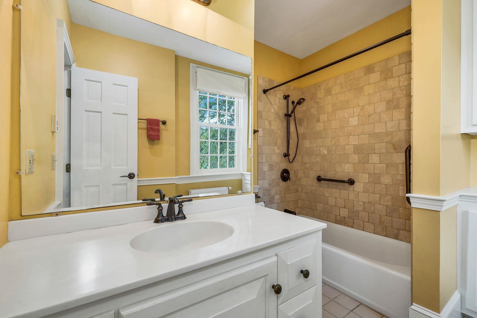 Dunbarton, New Hampshire 03046, United States, 4 Bedrooms Bedrooms, ,3 BathroomsBathrooms,Residential,Pending,204104