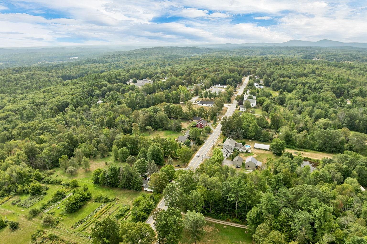 Dunbarton, New Hampshire 03046, United States, 4 Bedrooms Bedrooms, ,3 BathroomsBathrooms,Residential,Pending,204104