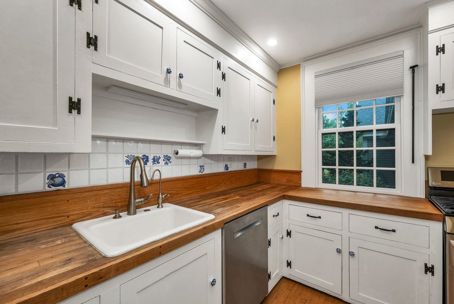 Dunbarton, New Hampshire 03046, United States, 4 Bedrooms Bedrooms, ,3 BathroomsBathrooms,Residential,Pending,204104