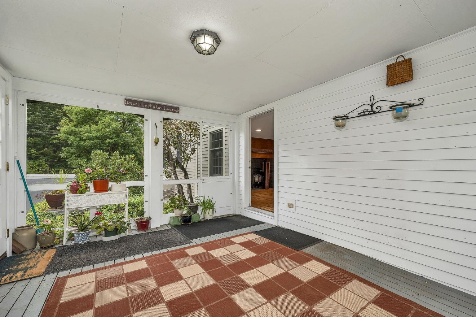 Dunbarton, New Hampshire 03046, United States, 4 Bedrooms Bedrooms, ,3 BathroomsBathrooms,Residential,Pending,204104