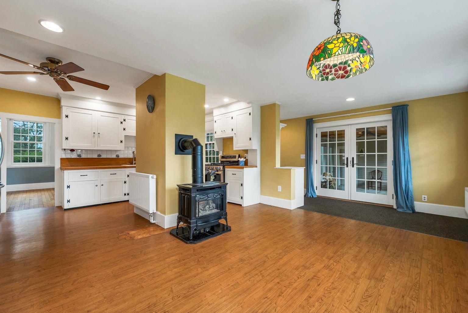 Dunbarton, New Hampshire 03046, United States, 4 Bedrooms Bedrooms, ,3 BathroomsBathrooms,Residential,Pending,204104