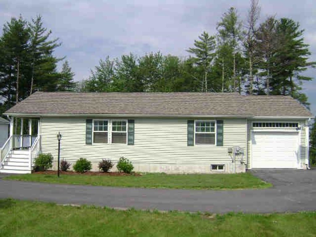 Photo of 30 Sawmill Ridge, Sandown, NH 03873 (MLS # 5074488)