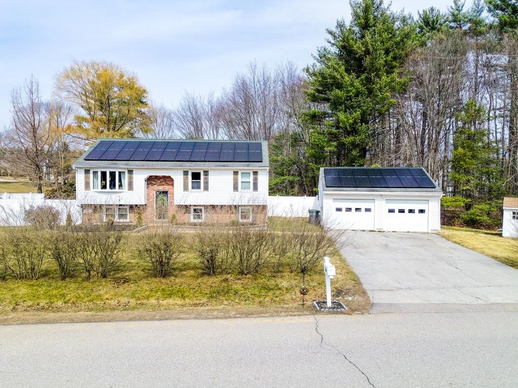 Photo of 169 Tina Drive, Pembroke, NH 03275 (MLS # 5082167)