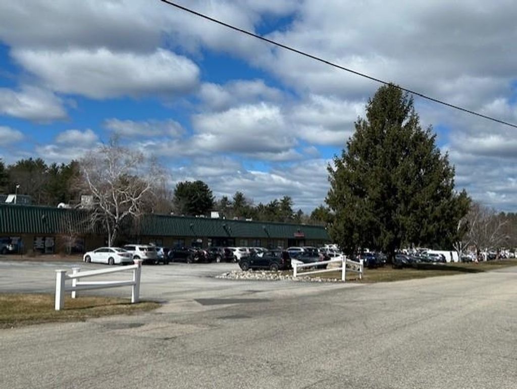 Photo of 7 Perimeter Road, Manchester, NH 03103 (MLS # 5039944)