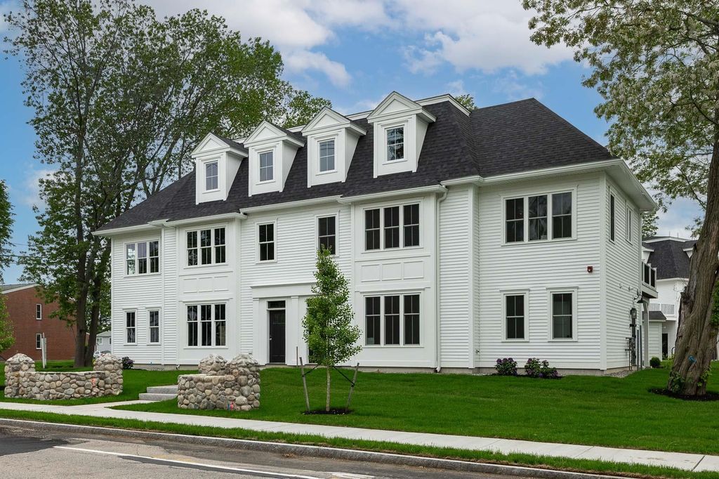 Photo of 2 Woodbury Reserve Ave #2, Portsmouth, NH 03801 (MLS # 5026035)