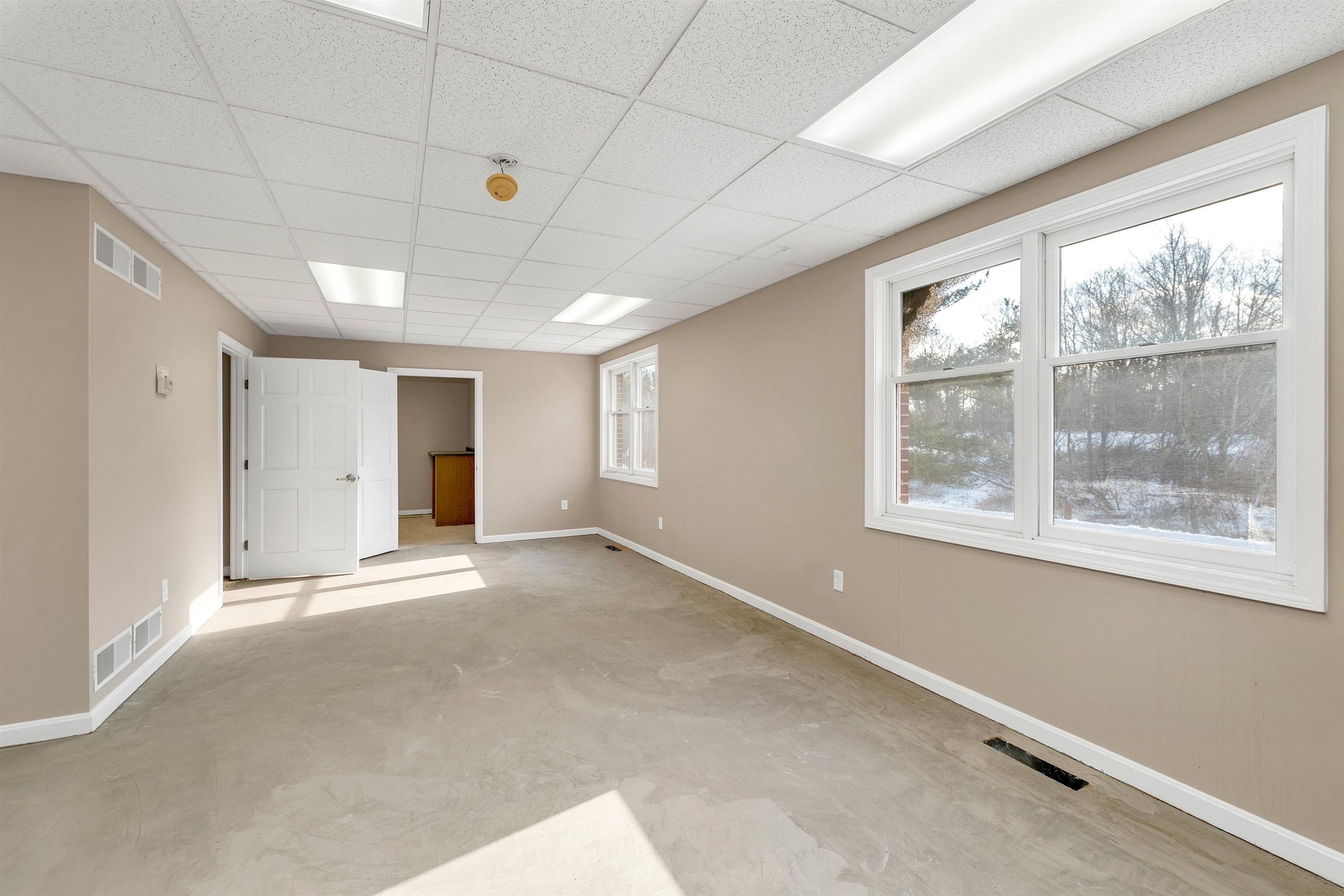 Londonderry, New Hampshire 03053, United States, ,Commercial,Pending,104830