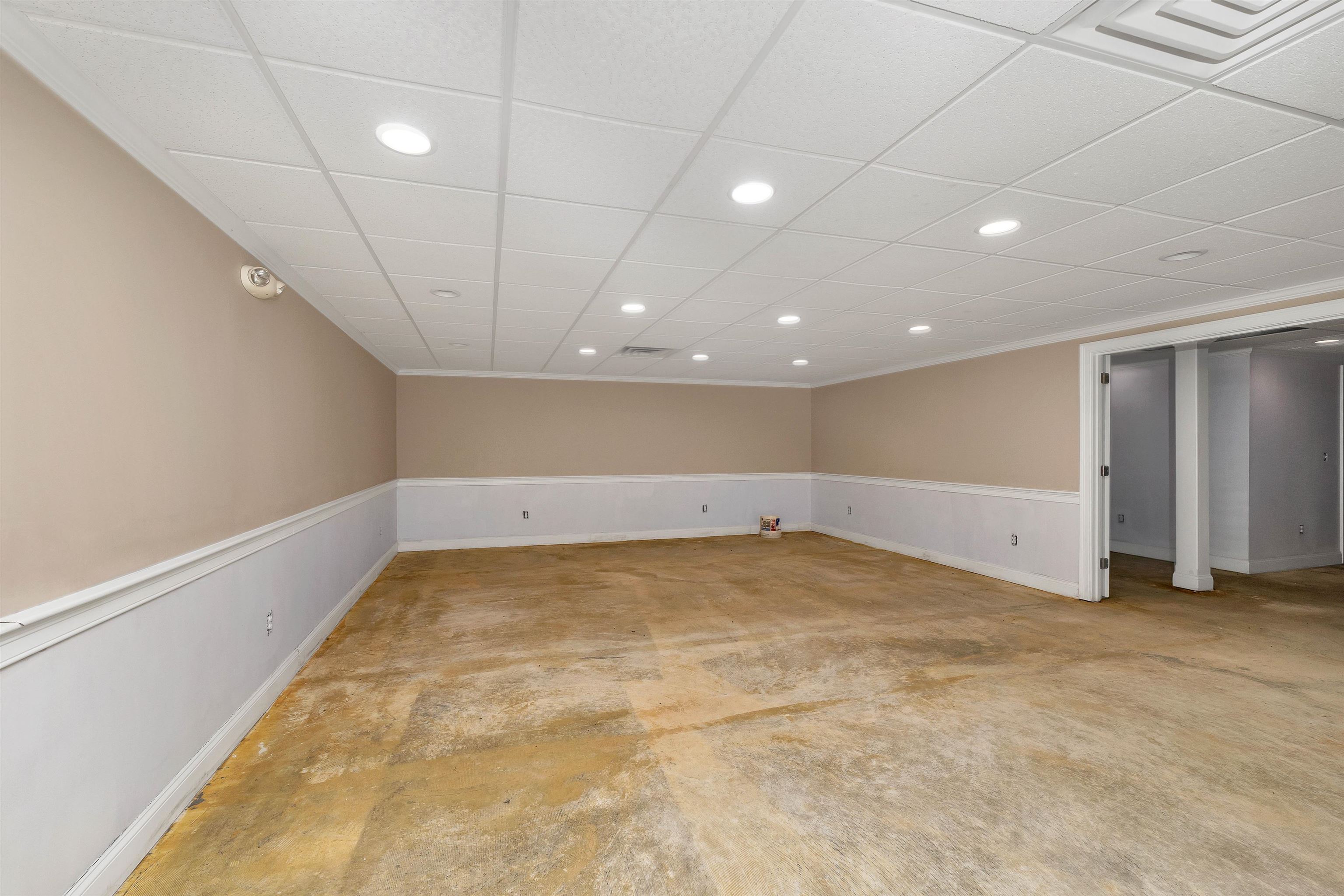 Londonderry, New Hampshire 03053, United States, ,Commercial,Pending,104830