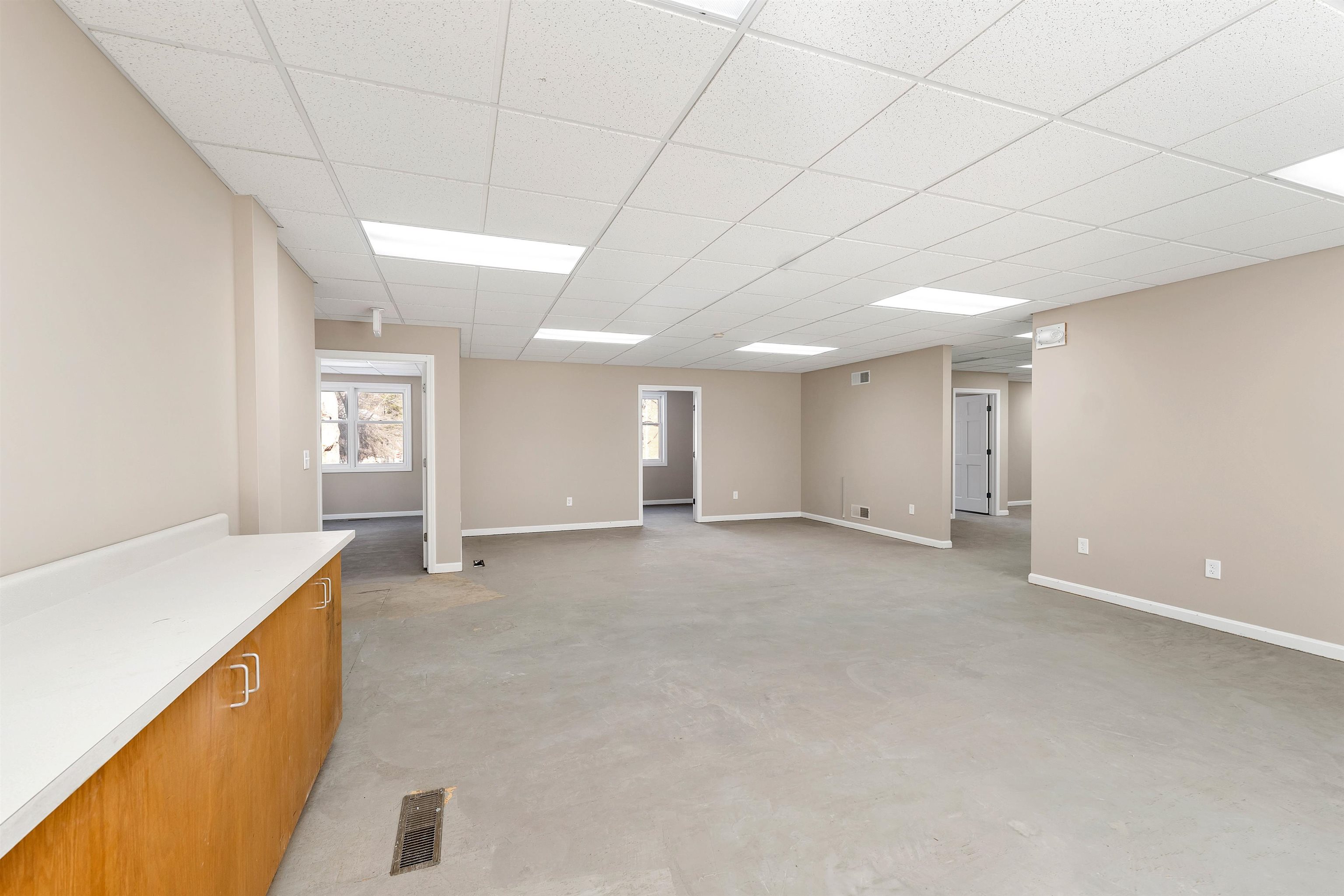 Londonderry, New Hampshire 03053, United States, ,Commercial,Pending,104830