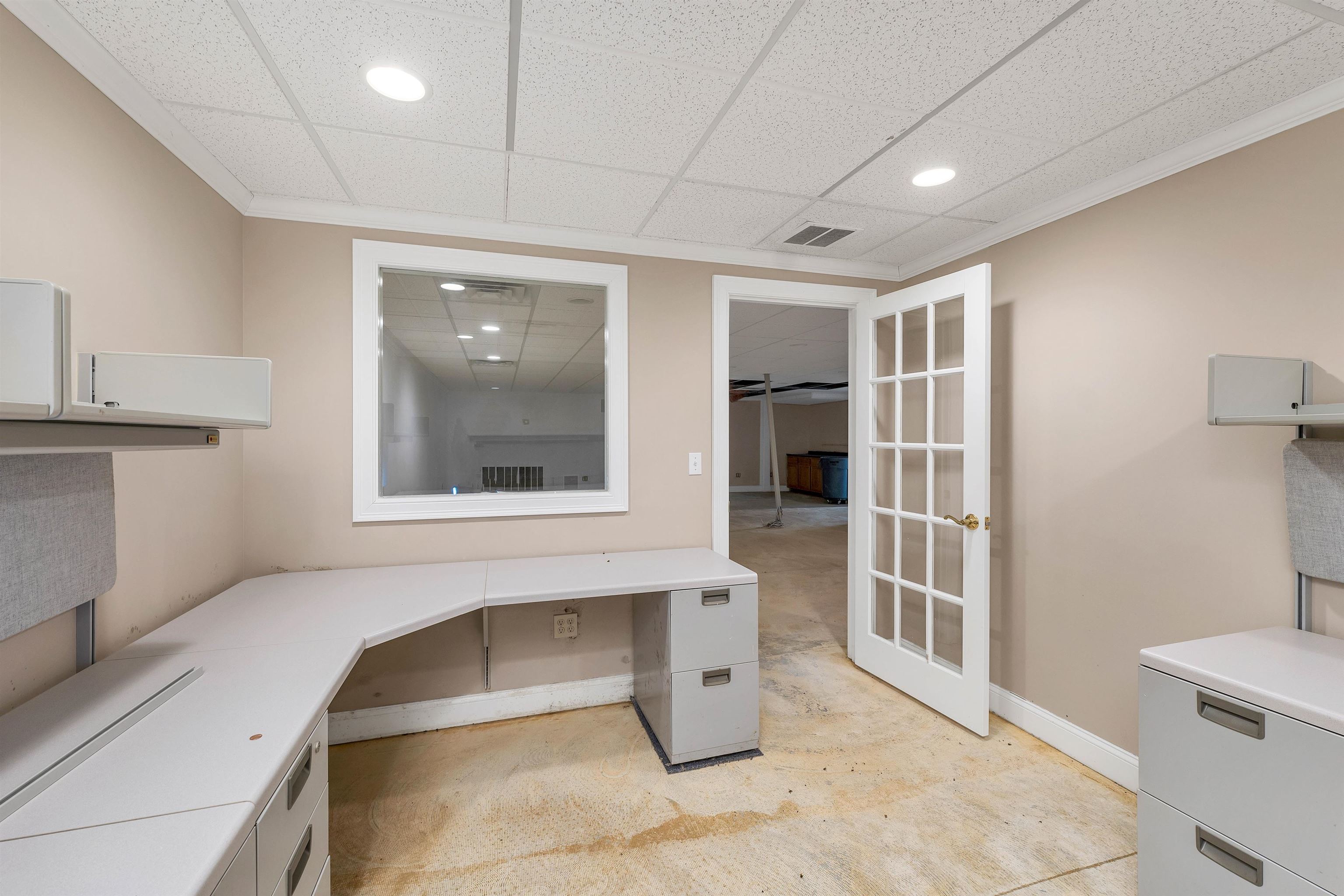 Londonderry, New Hampshire 03053, United States, ,Commercial,Pending,104830