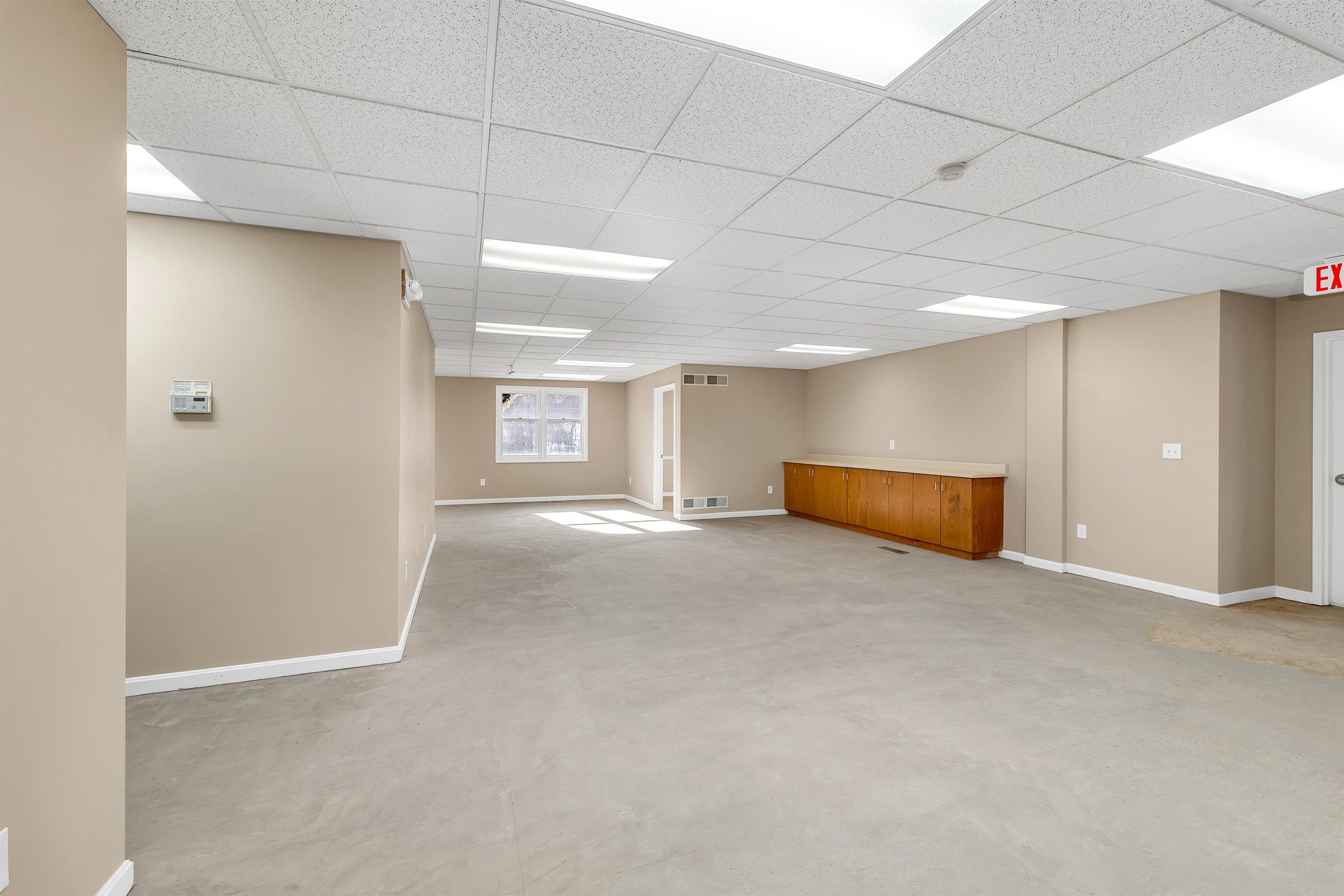 Londonderry, New Hampshire 03053, United States, ,Commercial,Pending,104830