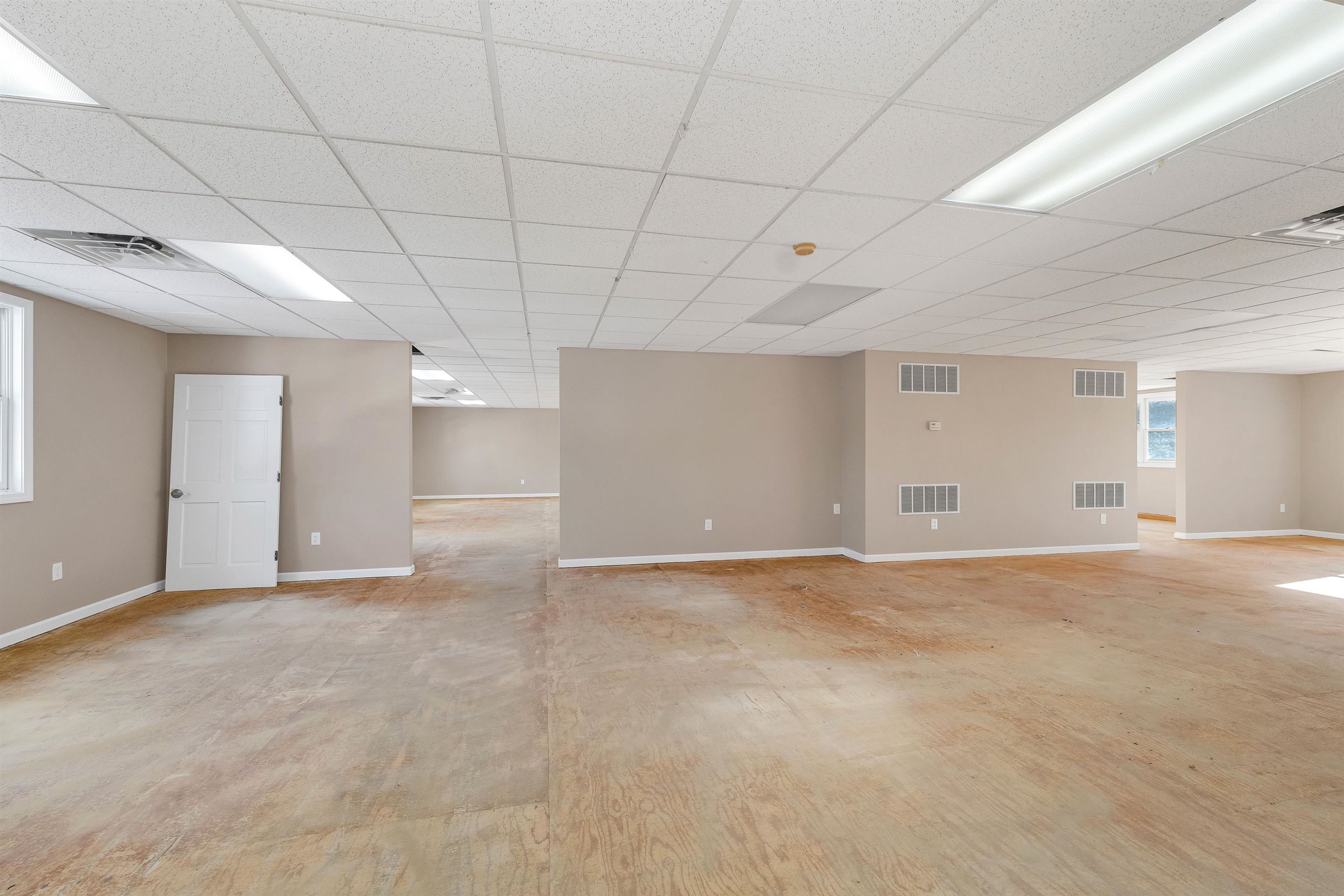 Londonderry, New Hampshire 03053, United States, ,Commercial,Pending,104830