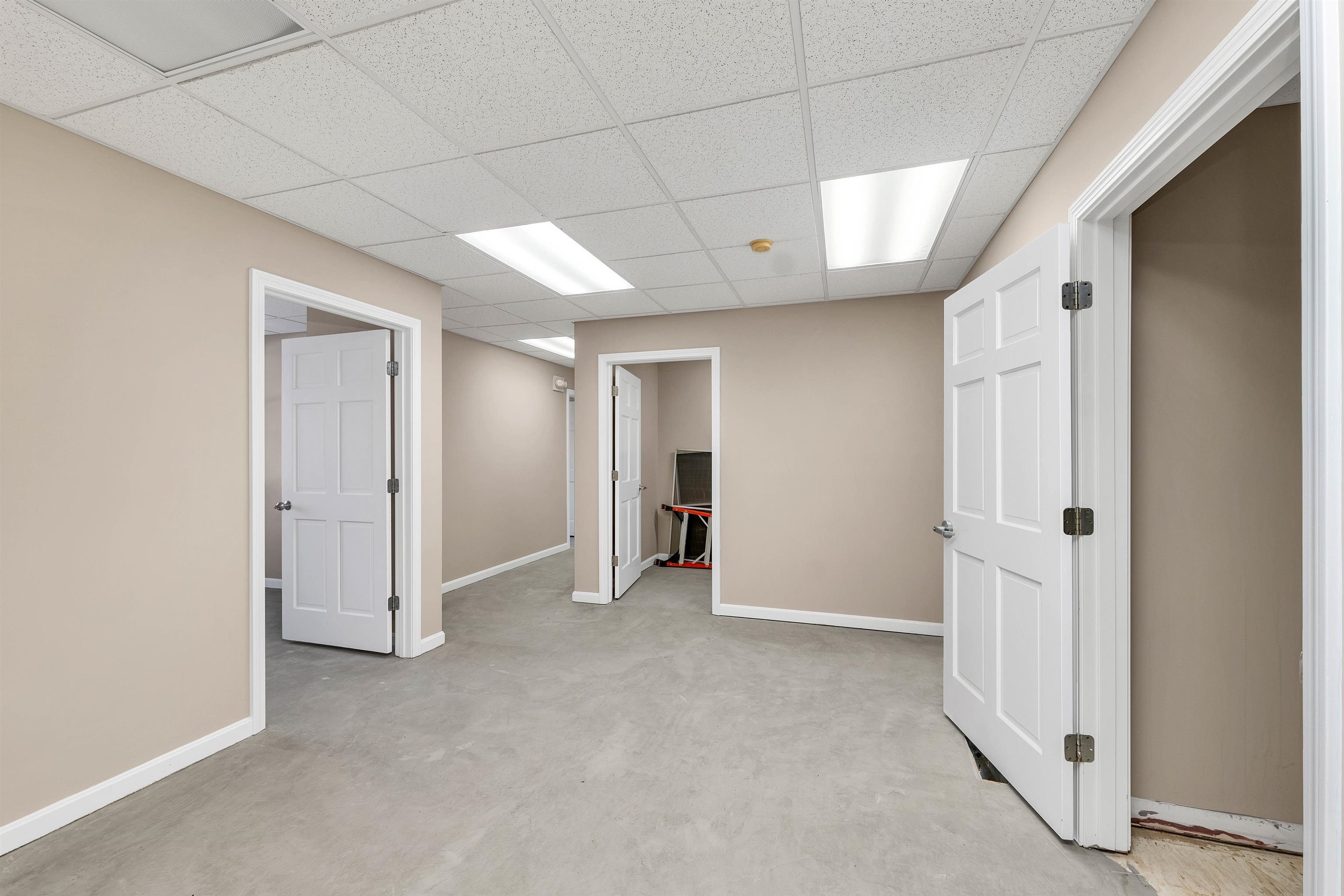 Londonderry, New Hampshire 03053, United States, ,Commercial,Pending,104830