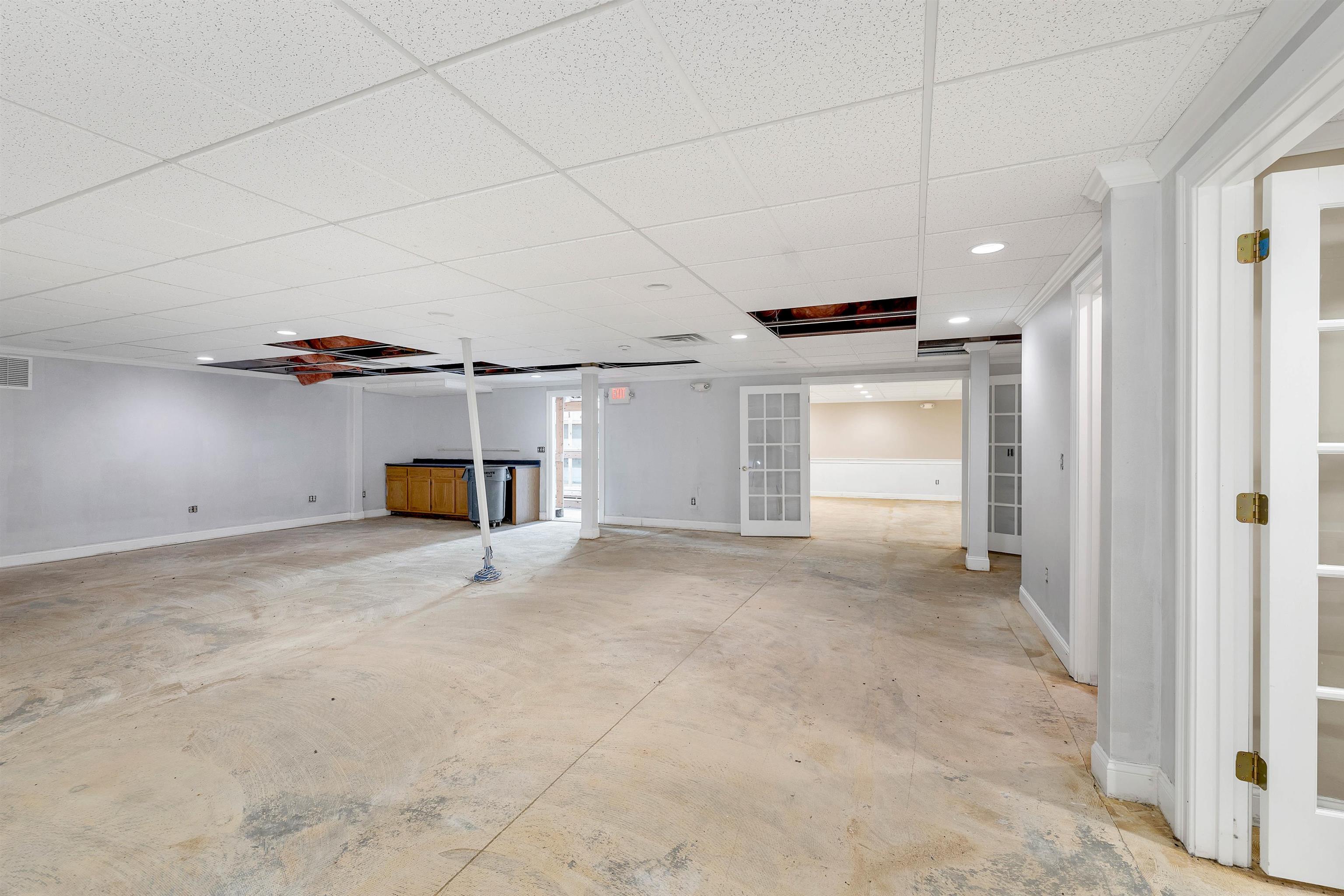 Londonderry, New Hampshire 03053, United States, ,Commercial,Pending,104830