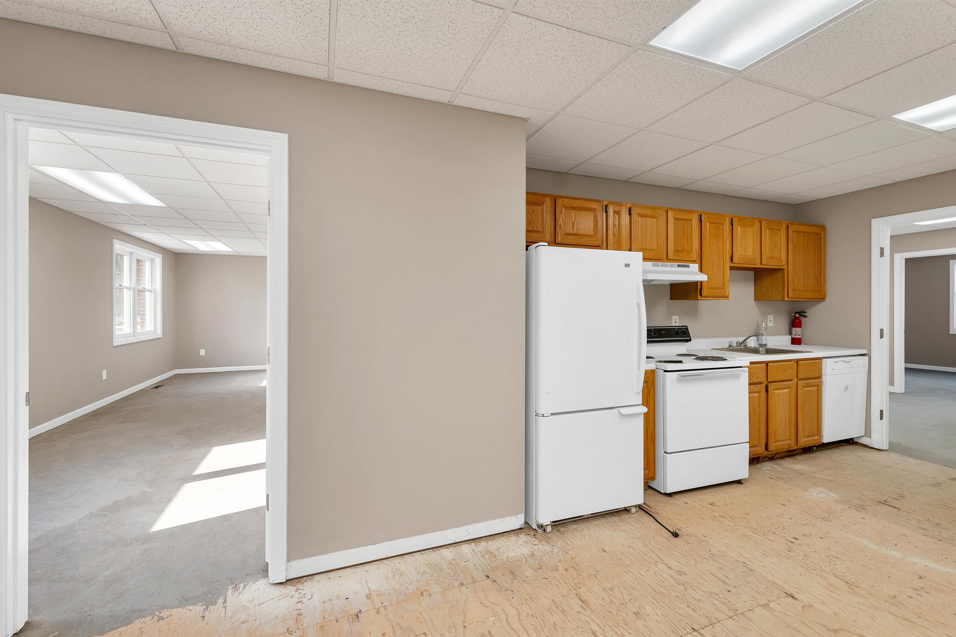 Londonderry, New Hampshire 03053, United States, ,Commercial,Pending,104830