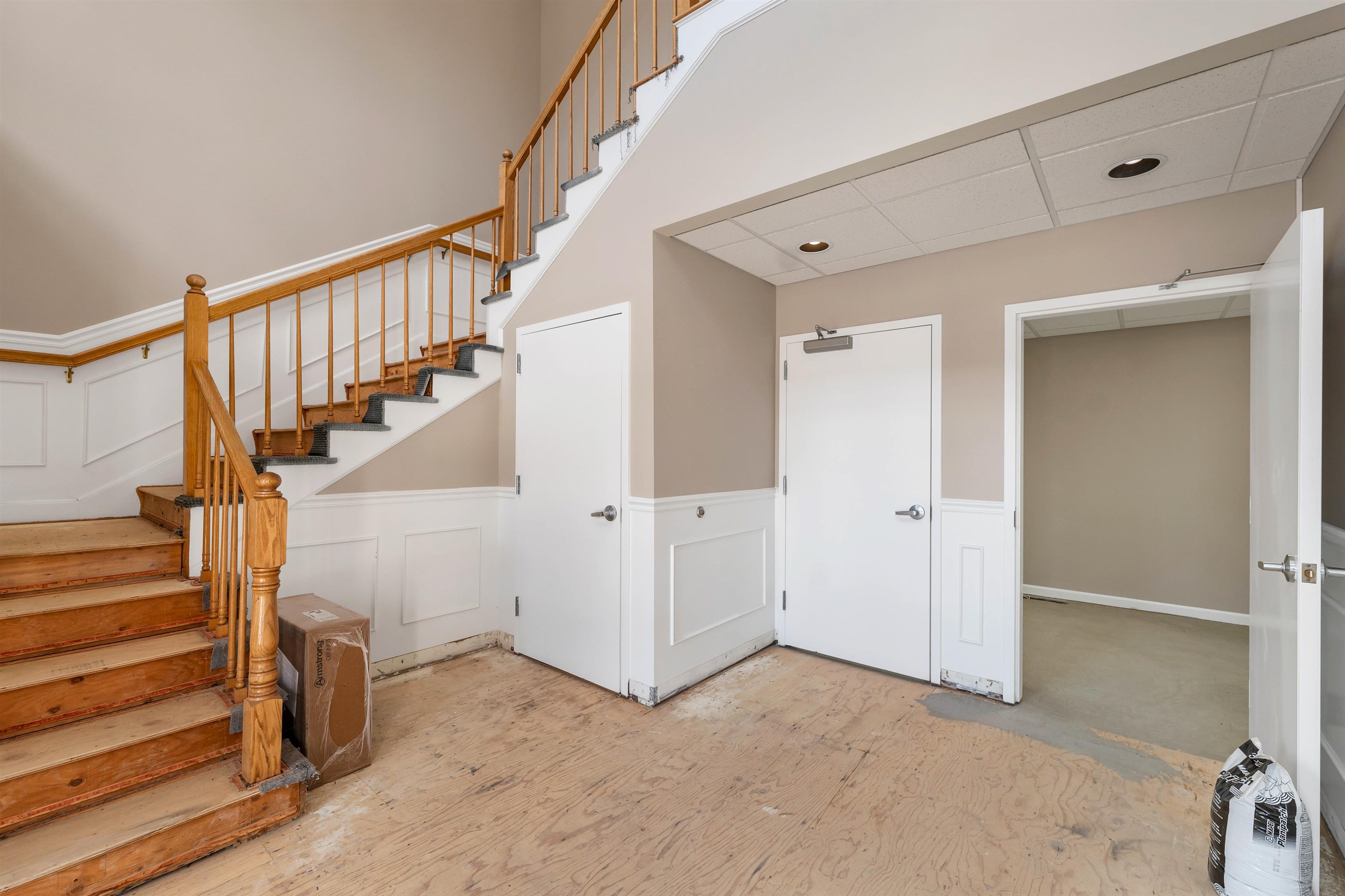 Londonderry, New Hampshire 03053, United States, ,Commercial,Pending,104830