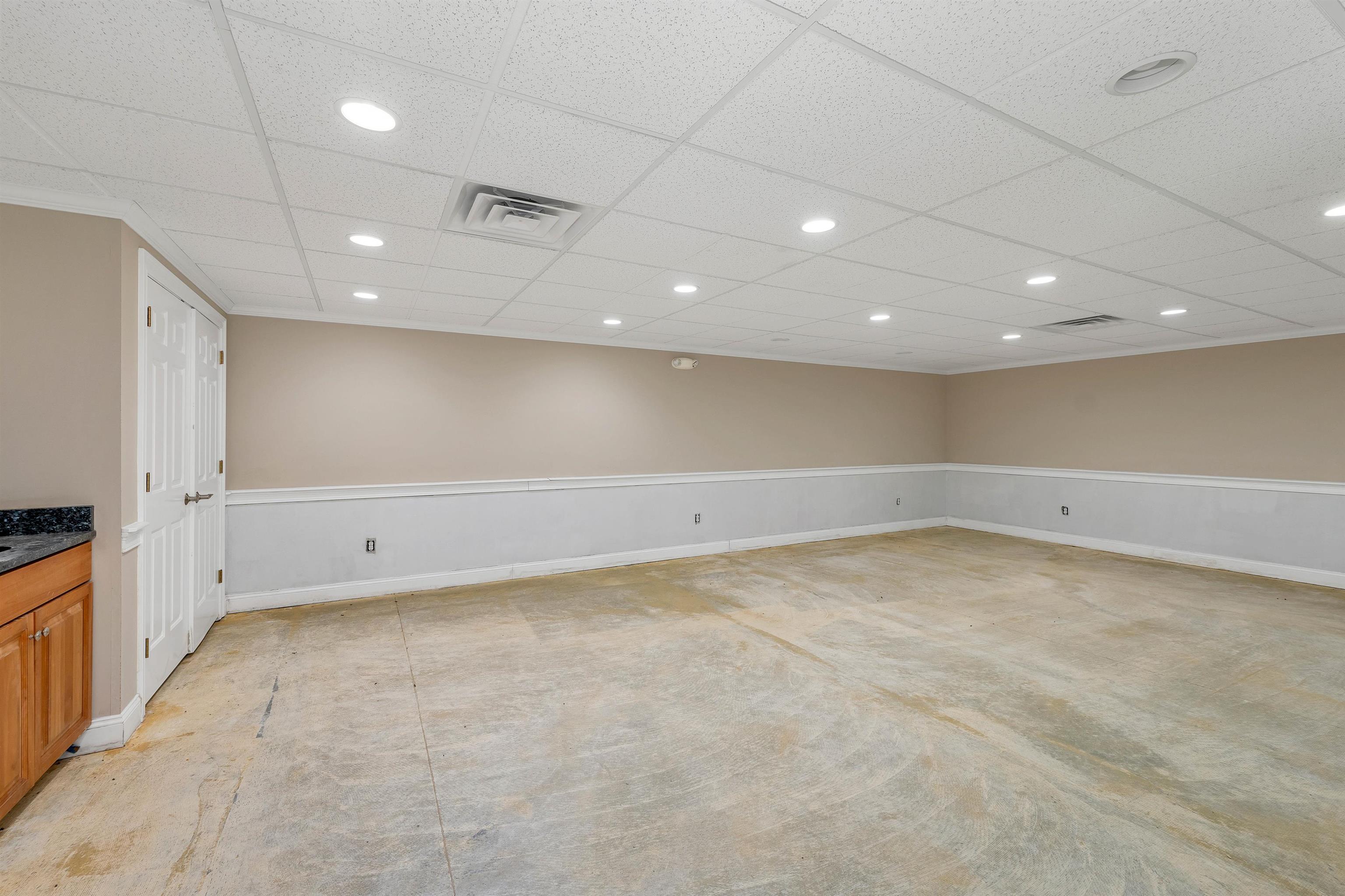 Londonderry, New Hampshire 03053, United States, ,Commercial,Pending,104830