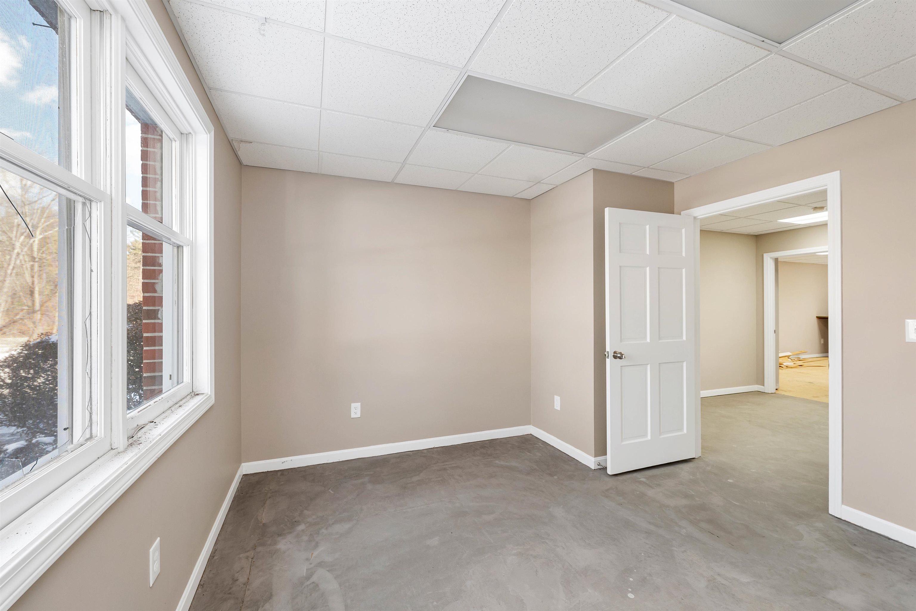 Londonderry, New Hampshire 03053, United States, ,Commercial,Pending,104830