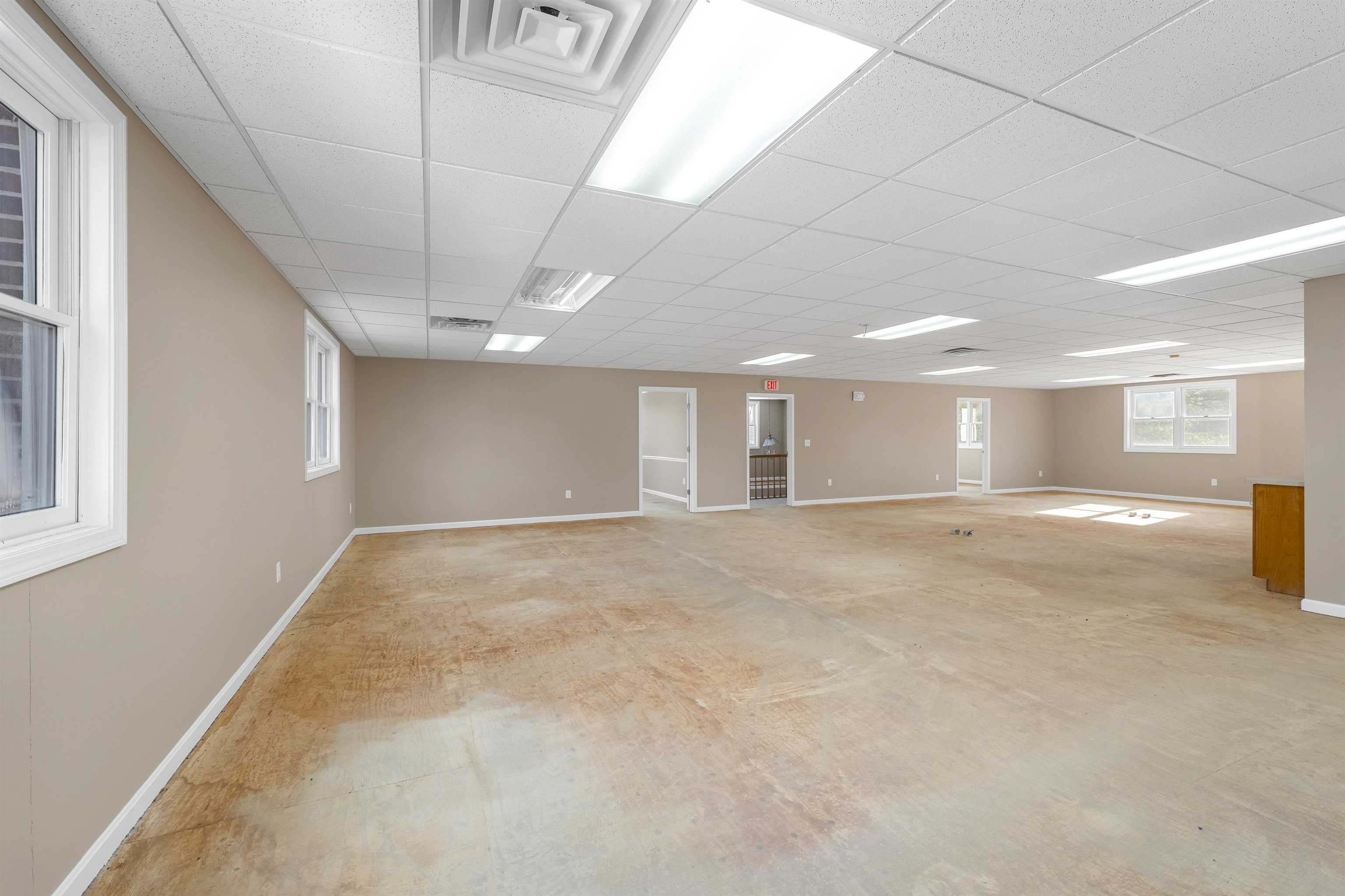 Londonderry, New Hampshire 03053, United States, ,Commercial,Pending,104830