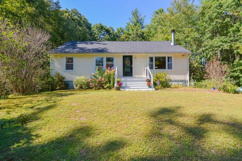 Photo of 11 Rotterdam Drive, Litchfield, NH 03054 (MLS # 5061767)