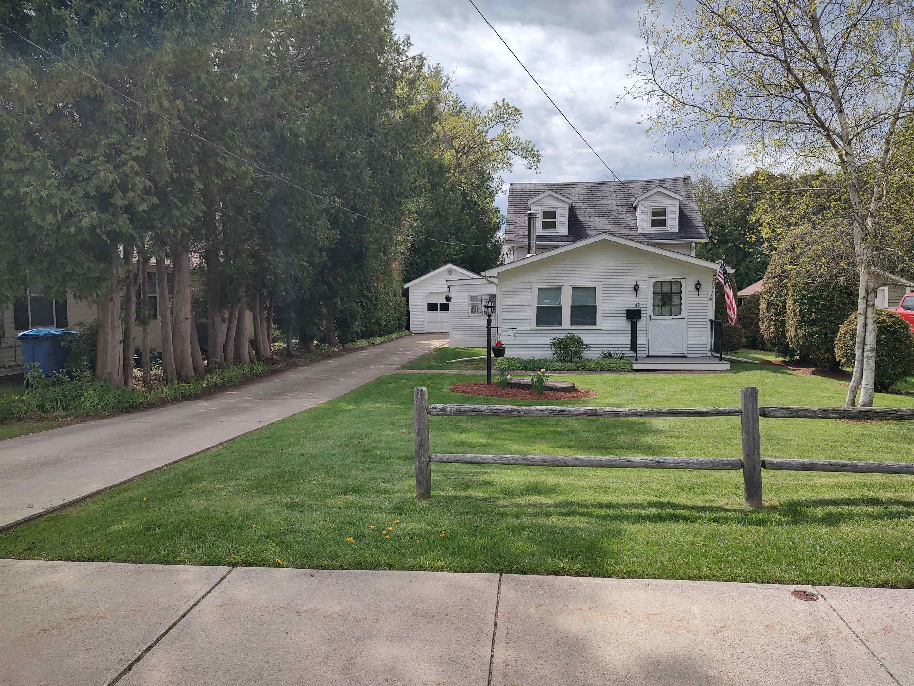 South Burlington, Vermont 05403, United States, 2 Bedrooms Bedrooms, ,1 BathroomBathrooms,Residential,Pending,149608