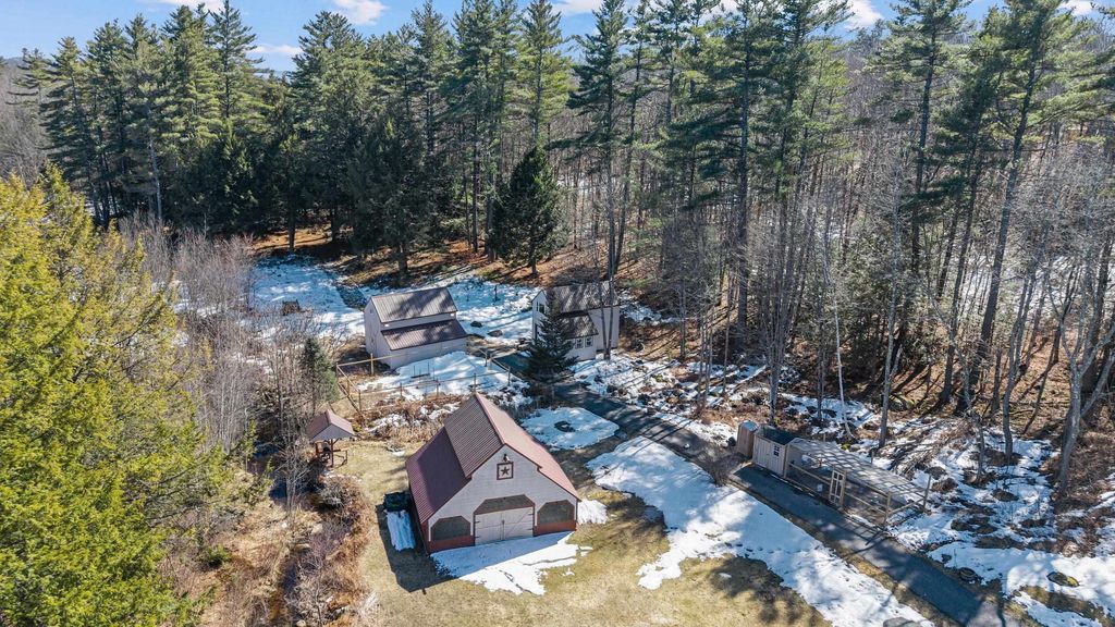 Photo of 647 Cross Country Road, Pembroke, NH 03275 (MLS # 5080899)