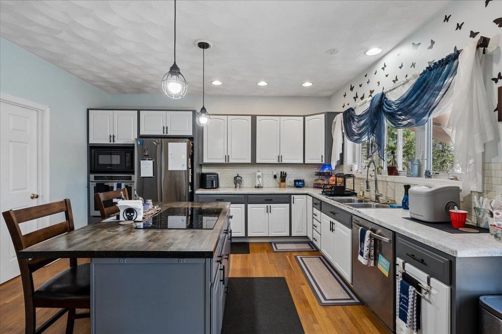 Photo of 85 Odell Road, Sandown, NH 03873 (MLS # 5086157)