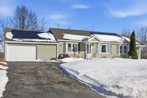 Photo of 193 Beaver Street, Manchester, NH 03104 (MLS # 5078296)