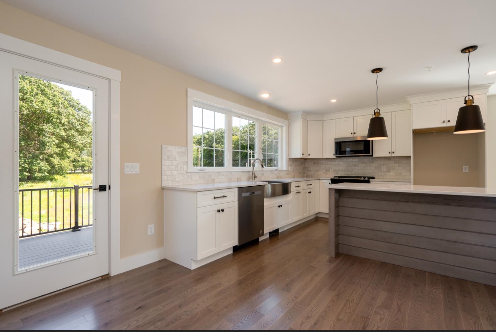 35 Thompson Way 12