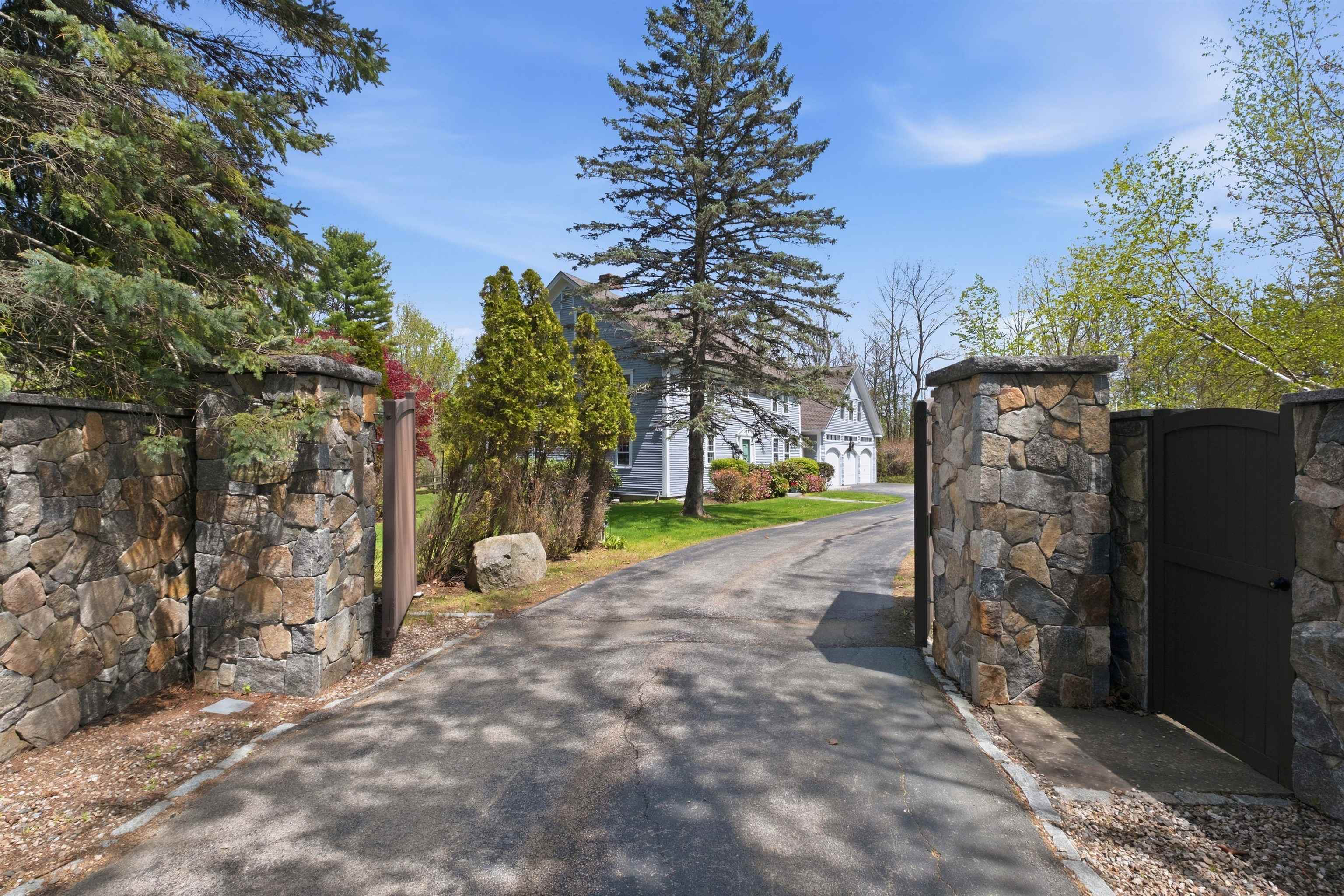 2671 Parade Road