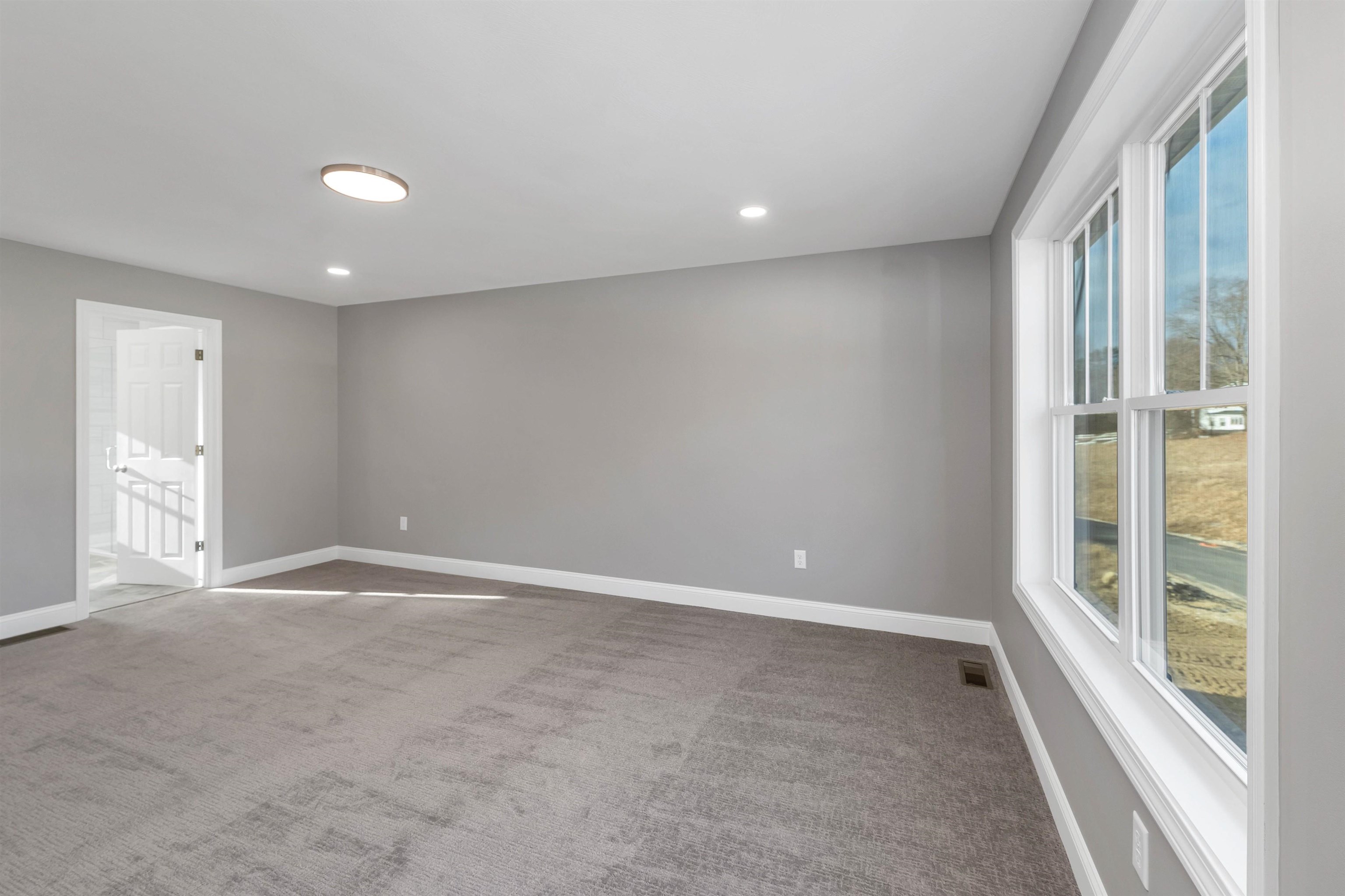 Concord, New Hampshire 03301, United States, 3 Bedrooms Bedrooms, ,3 BathroomsBathrooms,Residential,Active,20468