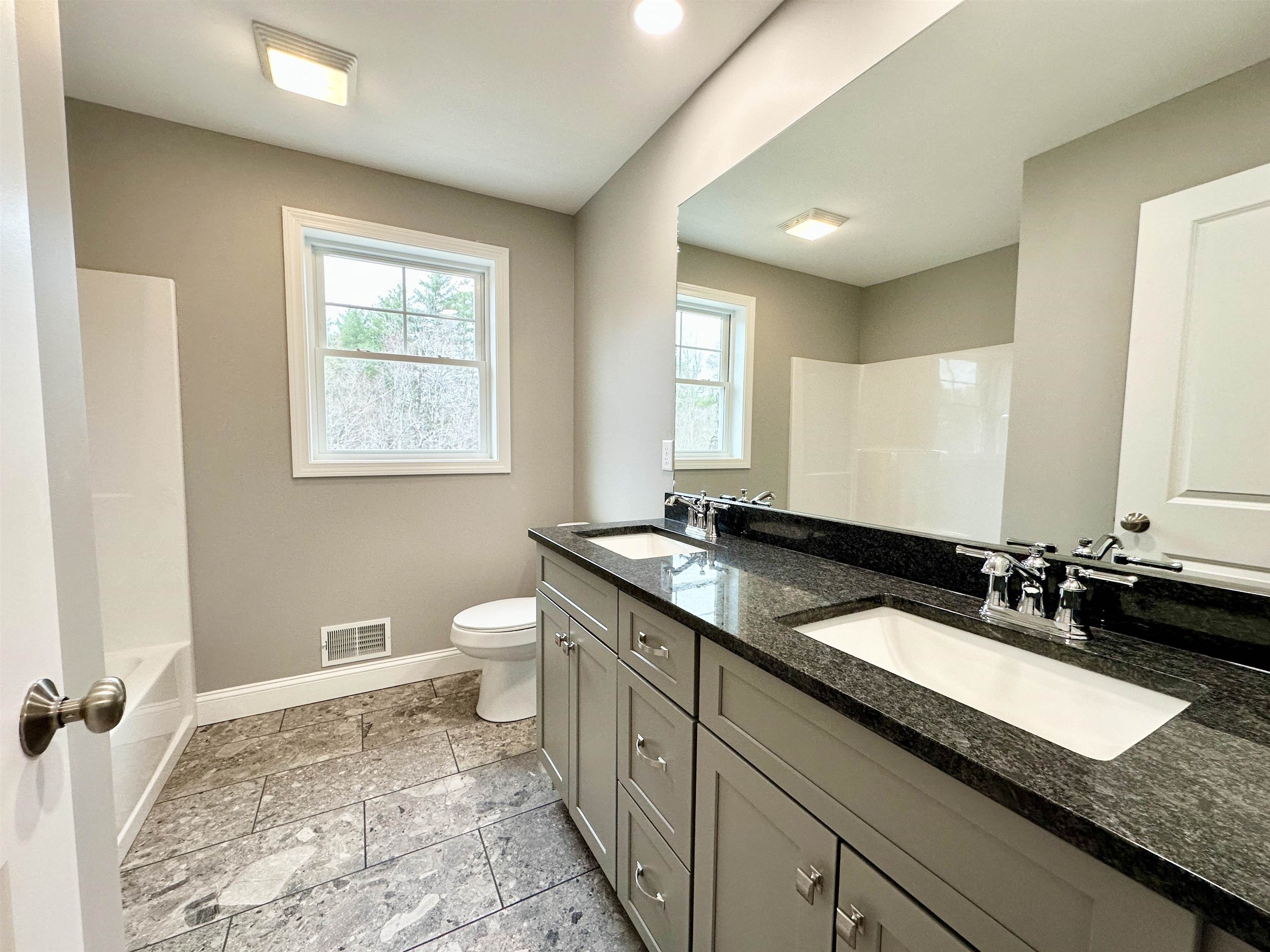 Concord, New Hampshire 03301, United States, 3 Bedrooms Bedrooms, ,3 BathroomsBathrooms,Residential,Active,20468