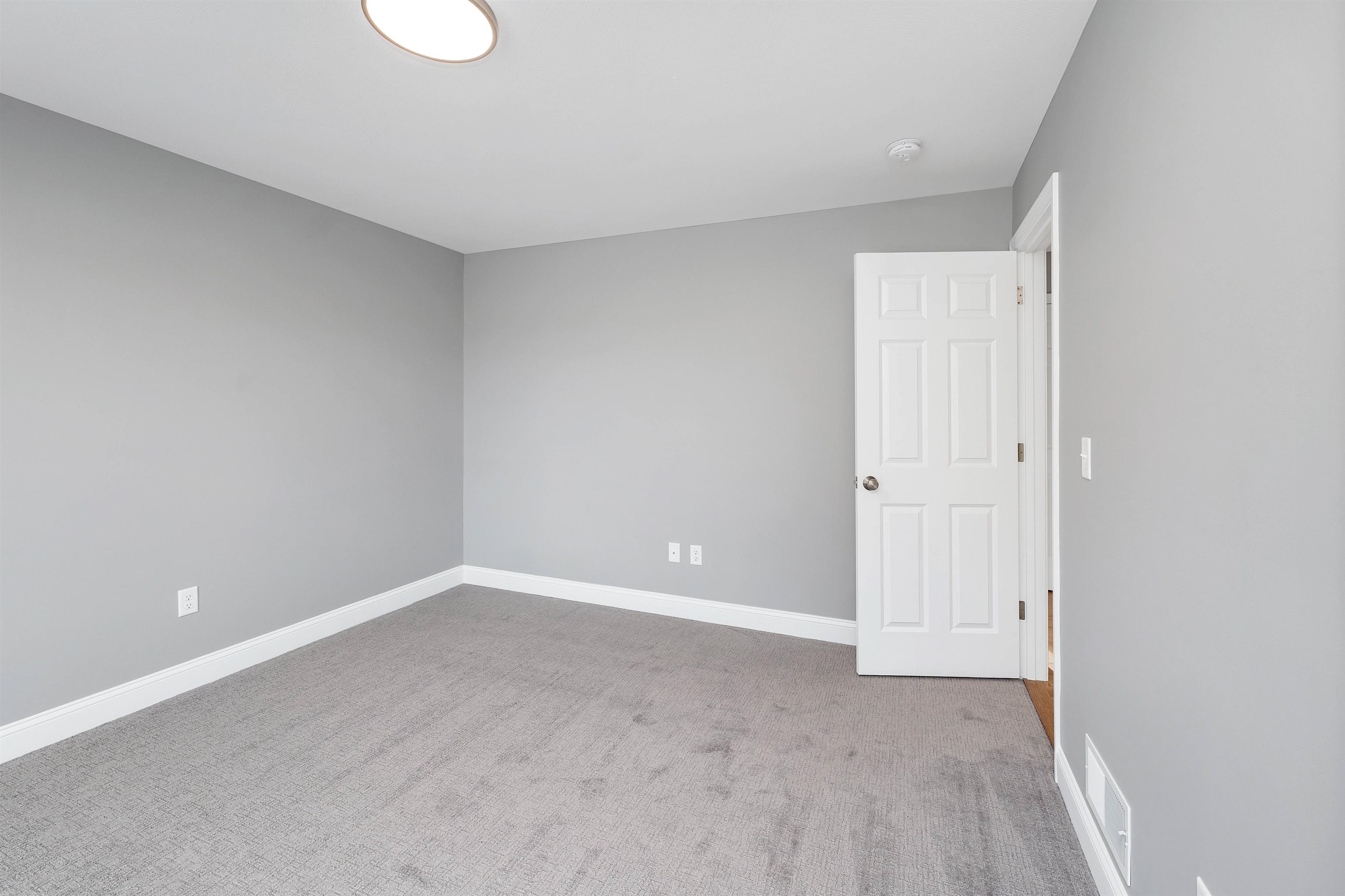 Concord, New Hampshire 03301, United States, 3 Bedrooms Bedrooms, ,3 BathroomsBathrooms,Residential,Active,20468