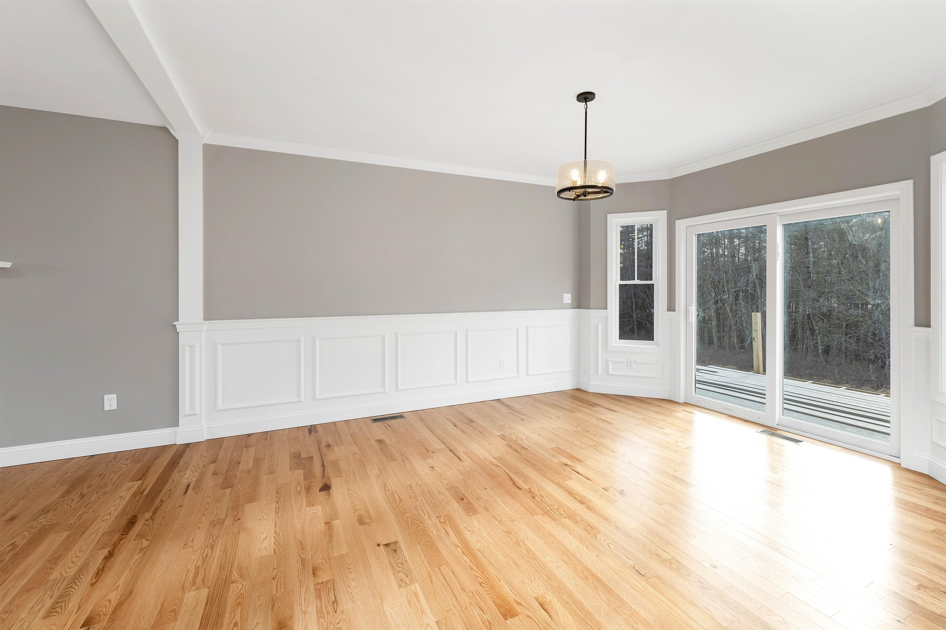 Concord, New Hampshire 03301, United States, 3 Bedrooms Bedrooms, ,3 BathroomsBathrooms,Residential,Active,20468