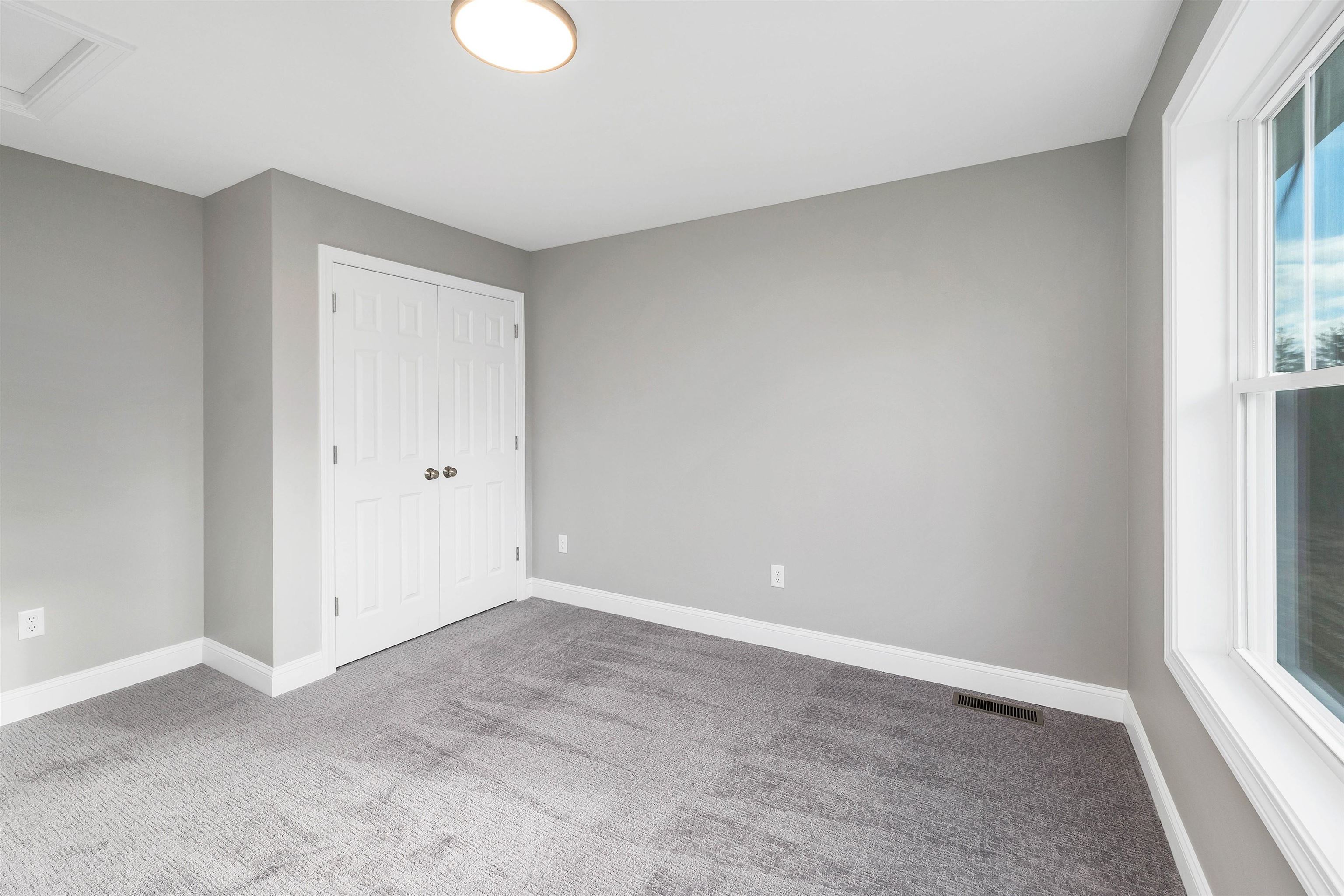 Concord, New Hampshire 03301, United States, 3 Bedrooms Bedrooms, ,3 BathroomsBathrooms,Residential,Active,20468