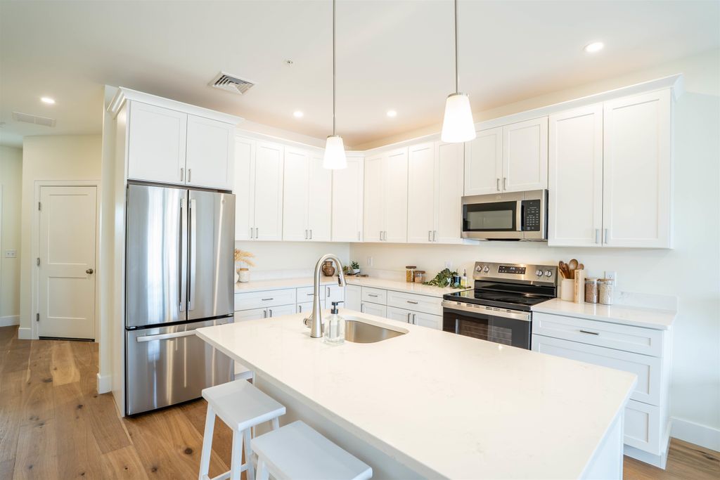 Photo of 13 Suffolk Road #4, Concord, NH 03303 (MLS # 5064897)