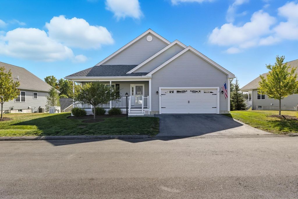 Photo of 7 Mulberry Lane, Hooksett, NH 03106 (MLS # 5067300)