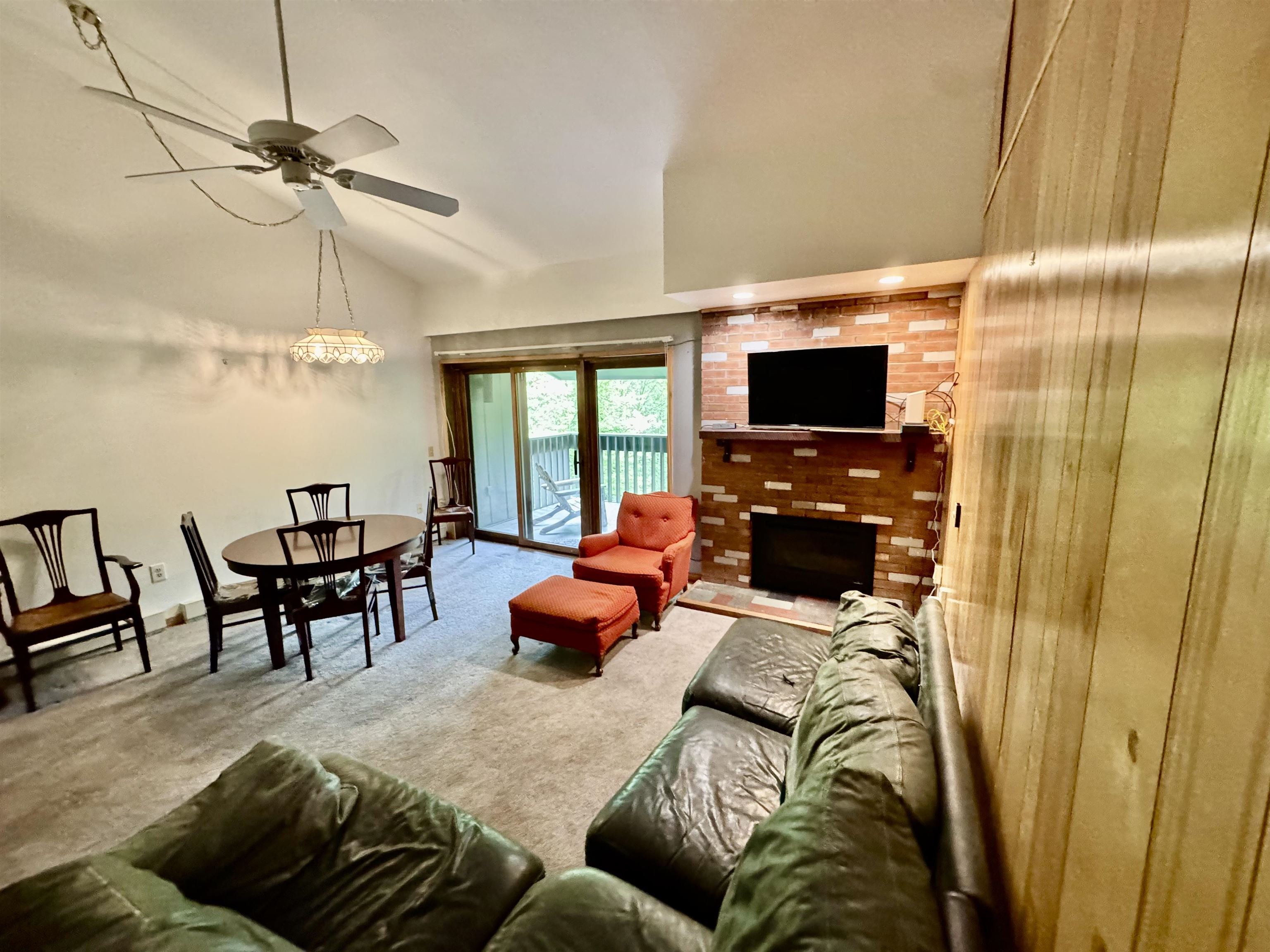37 Gateway Court A-22