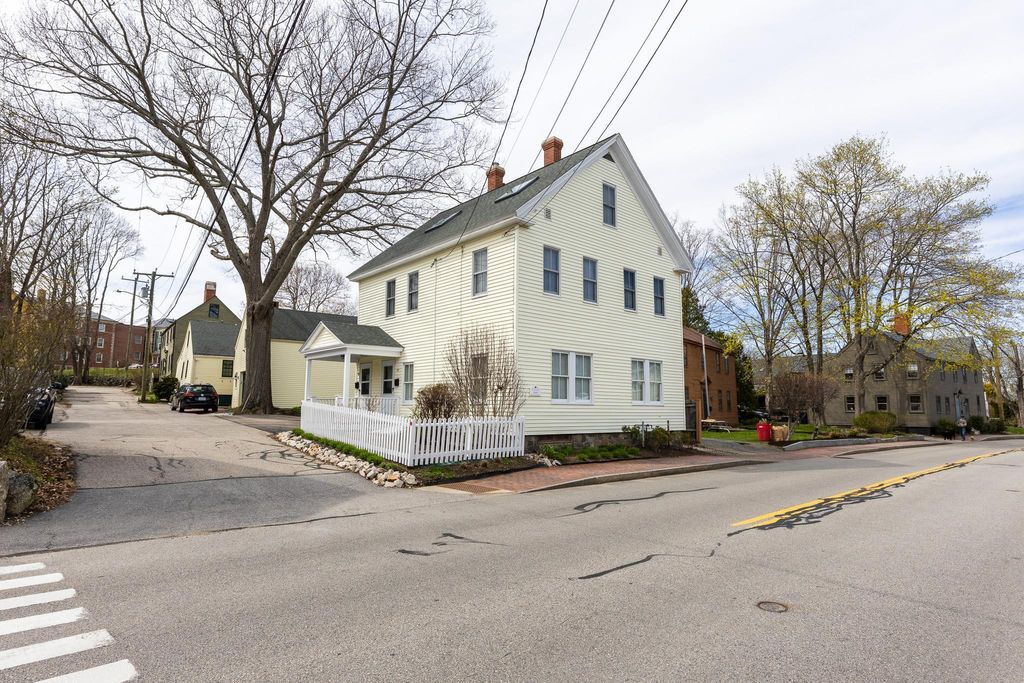 Photo of 19 Blossom Street, Portsmouth, NH 03801 (MLS # 5085845)
