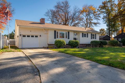 Photo of 10 Cedar Street, Hudson, NH 03051 (MLS # 5067369)