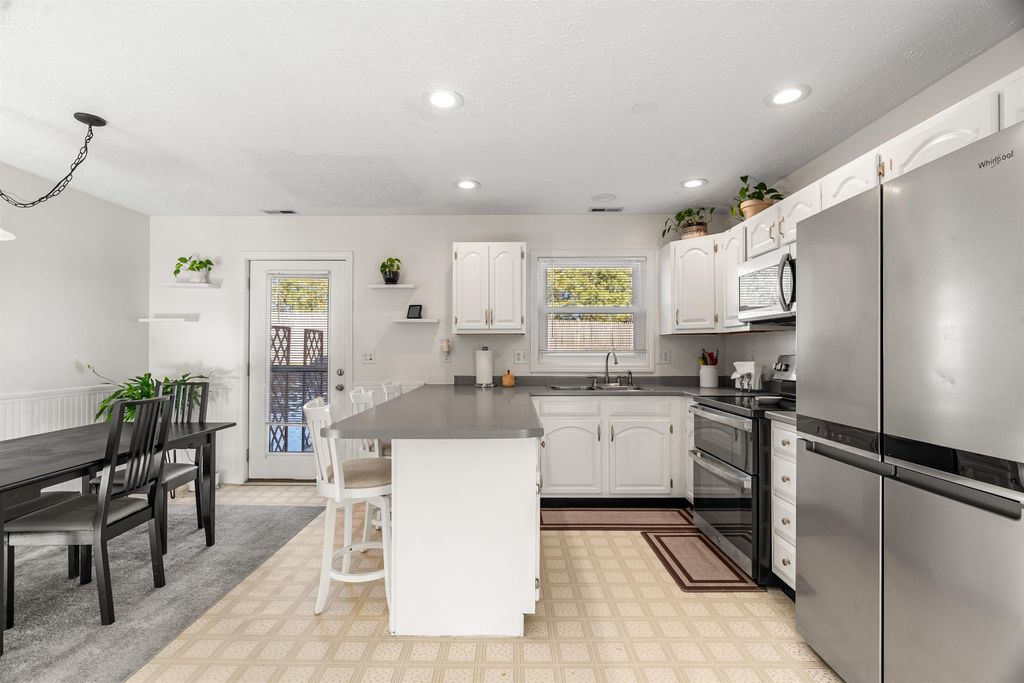 Photo of 6 Kingston Way #B, Hudson, NH 03051 (MLS # 5073885)