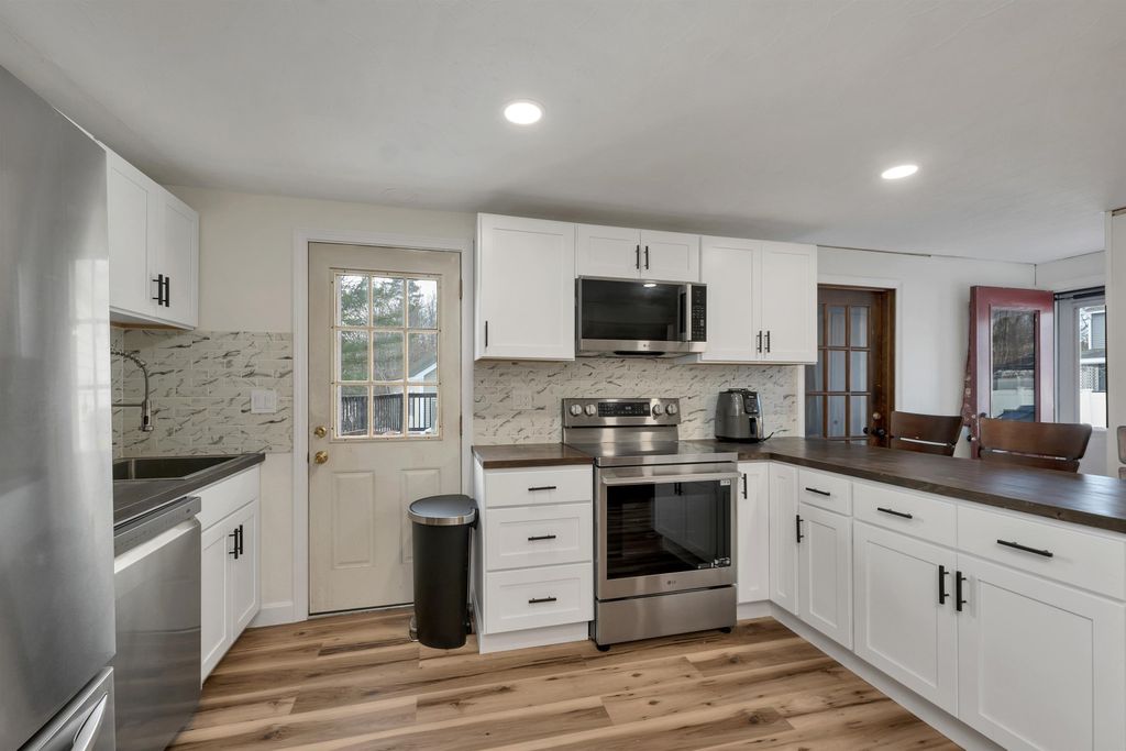 Photo of 7 Therese Road, Salem, NH 03079 (MLS # 5079161)