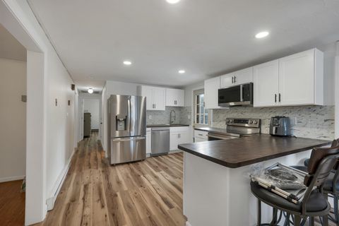 Photo of 7 Therese Road, Salem, NH 03079 (MLS # 5079161)